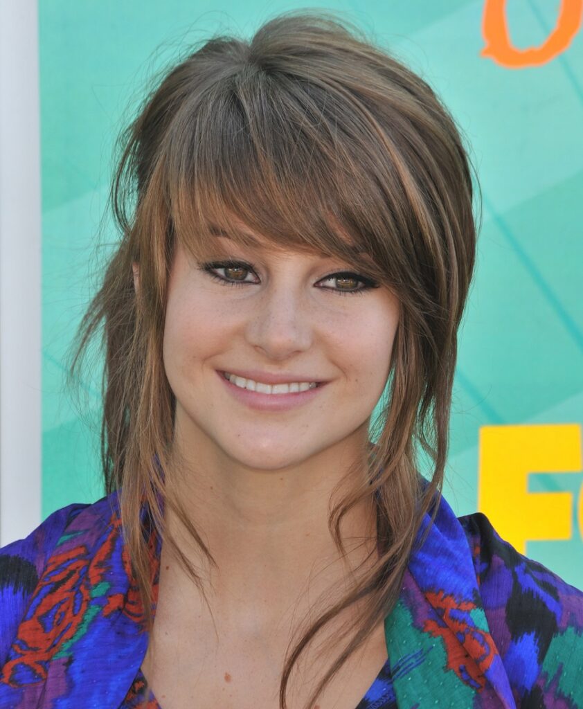 Shailene Woodley Messy Hairstyle With Bangs