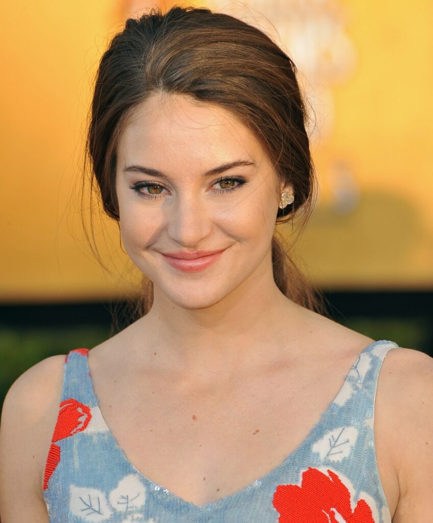 Shailene Woodley With Low Ponytail