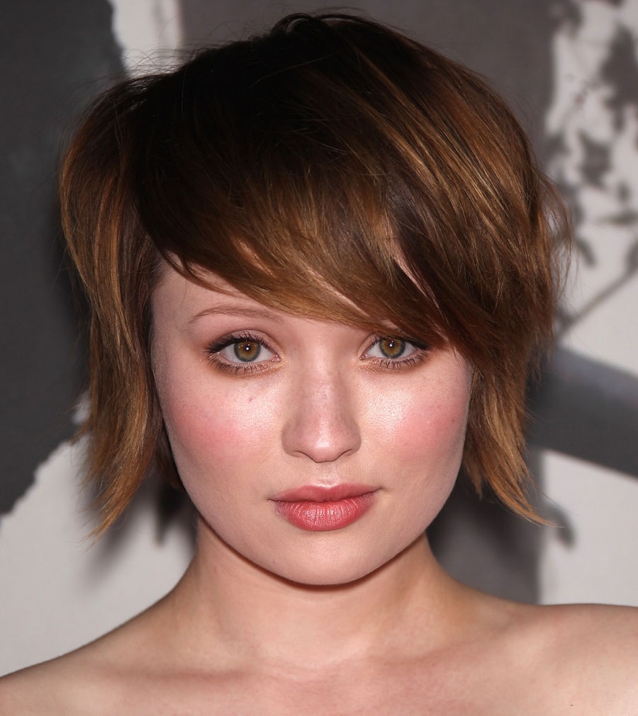 Short brown hair actress Emily Browning with green eyes