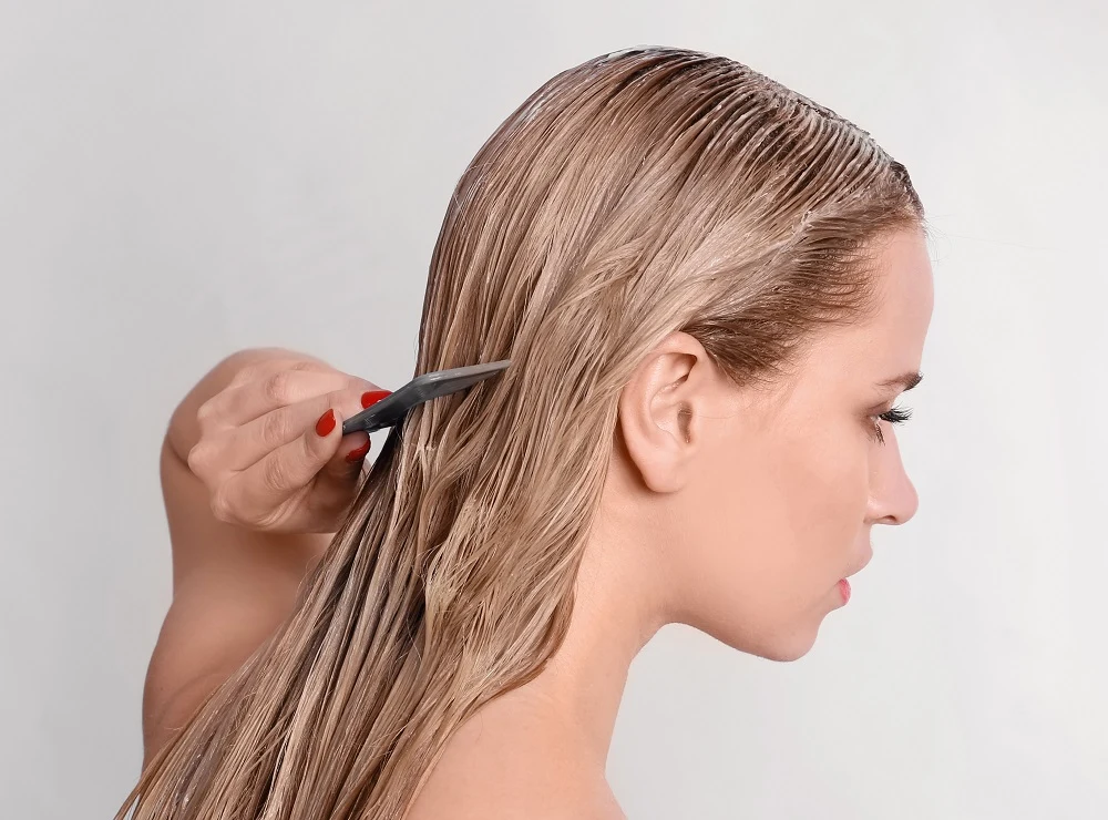 Tips To Stop Hair Loss After Bleaching - Deep Condition