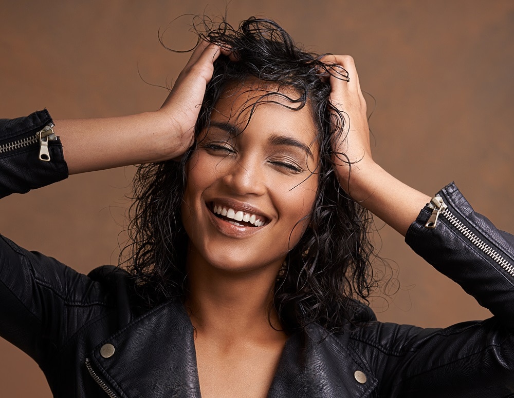 Tips to reduce hair shrinkage and curl stretching - wet hair style