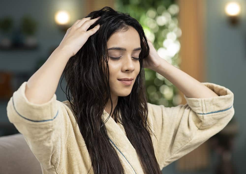 Tips to make fine hair look thicker - use hair oil