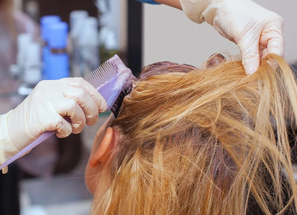 Should you put toner on wet or dry hair after bleaching?