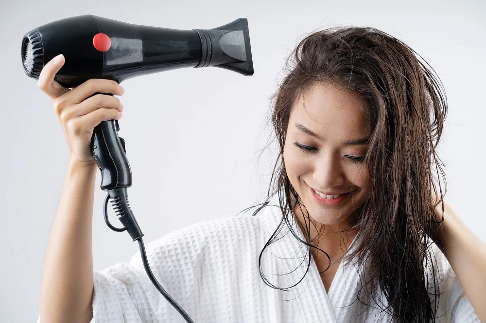Use Hair Dryer Nozzle for Dandruff-free Hair