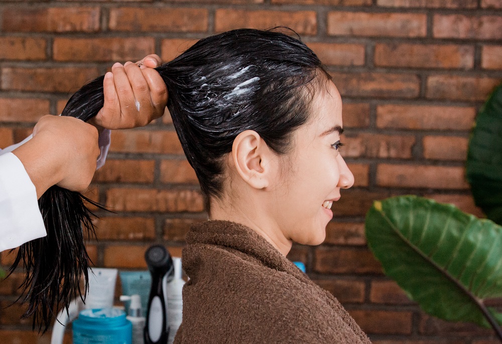 Use Hair Masks to Prevent Black Hair from Turning Brown