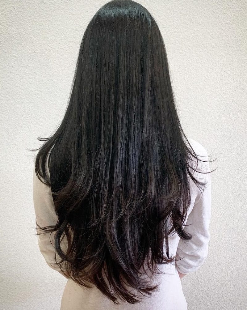 V-Shaped Long Hair with Layers