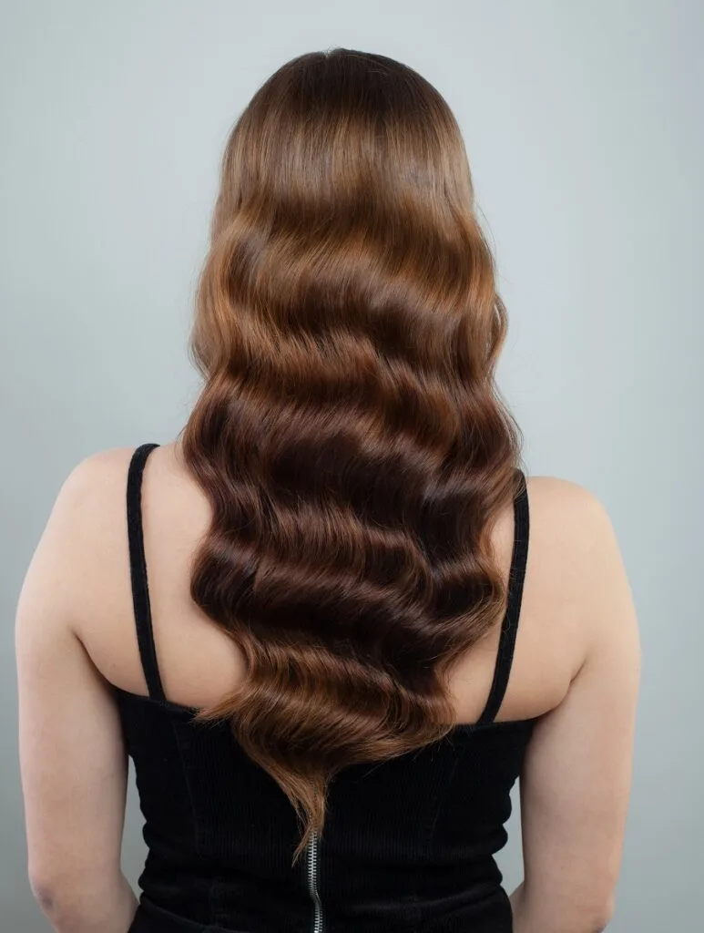 V-shaped Brunette Hair with Hollywood Waves