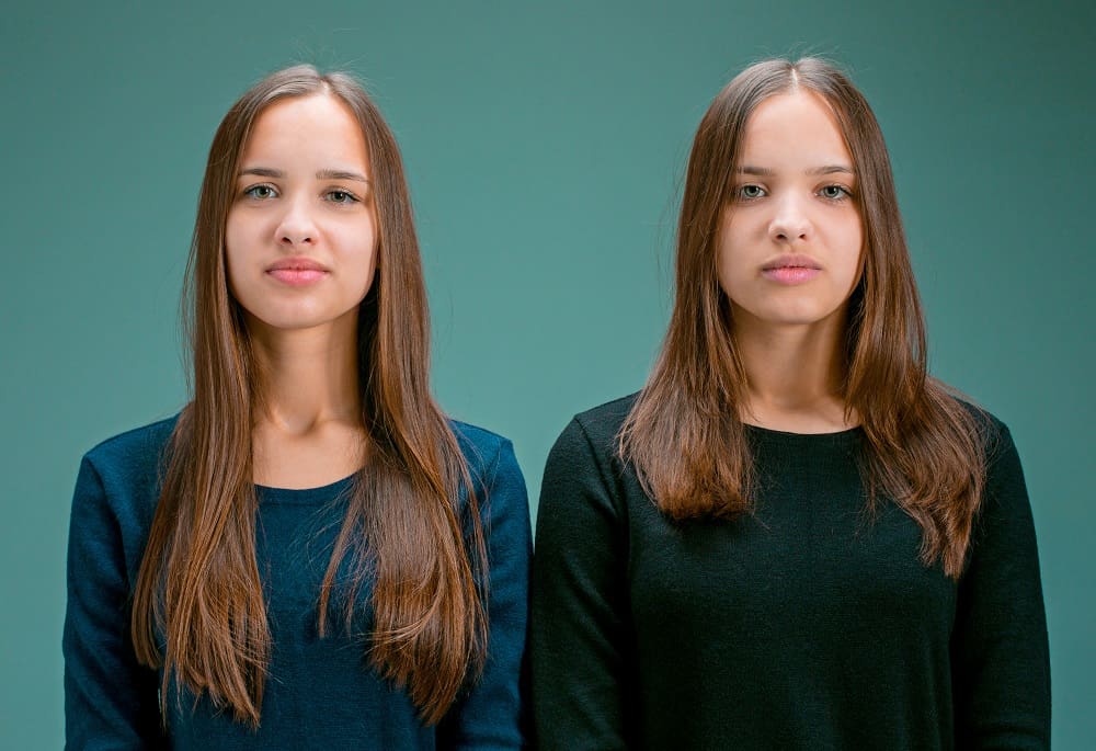 can-identical-twins-have-different-hair-colors-hairstylecamp