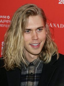 35 Renowned Actors with Blonde Hairstyles to Copy