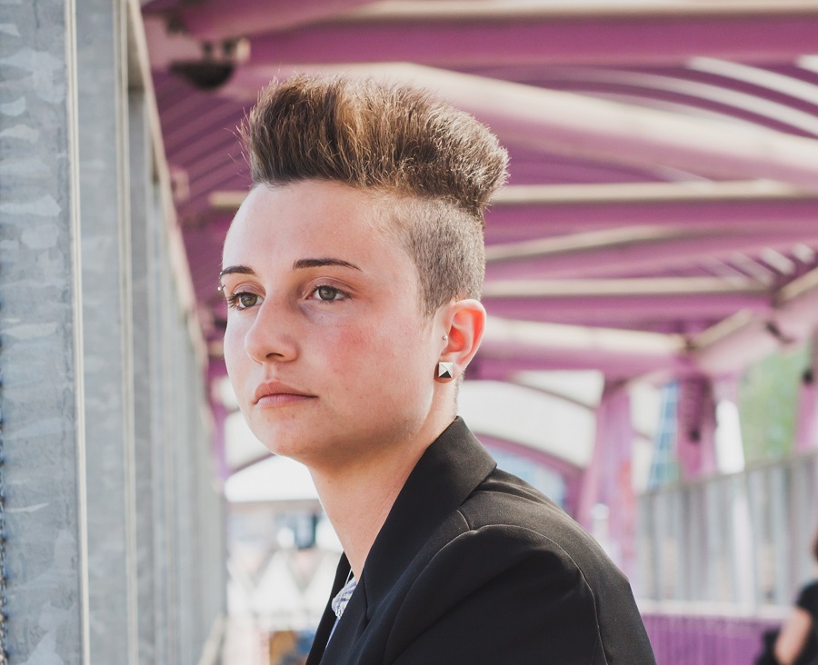 androgynous haircut for round faces