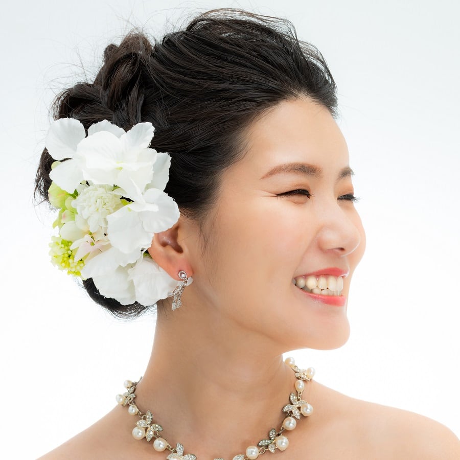 asian wedding hairstyle with flowers