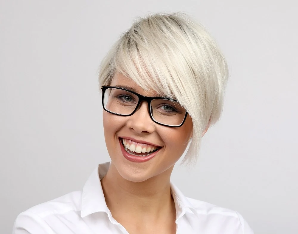 asymmetrical bangs for oval faces with glasses