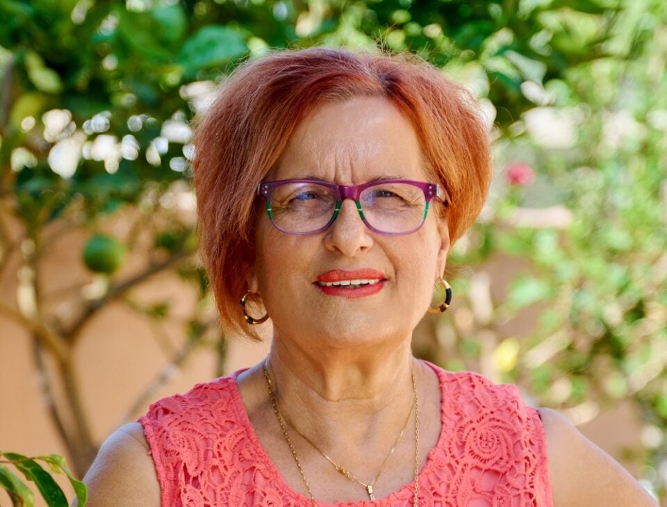 23 Ageless Bob Haircuts for Over 60 with Glasses