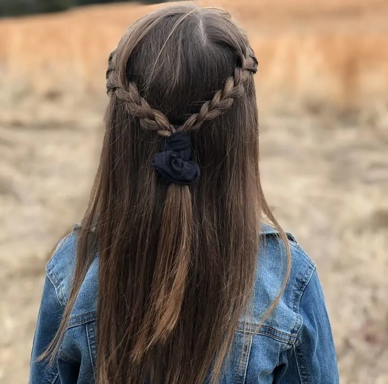 back to school hairstyle with scrunchie