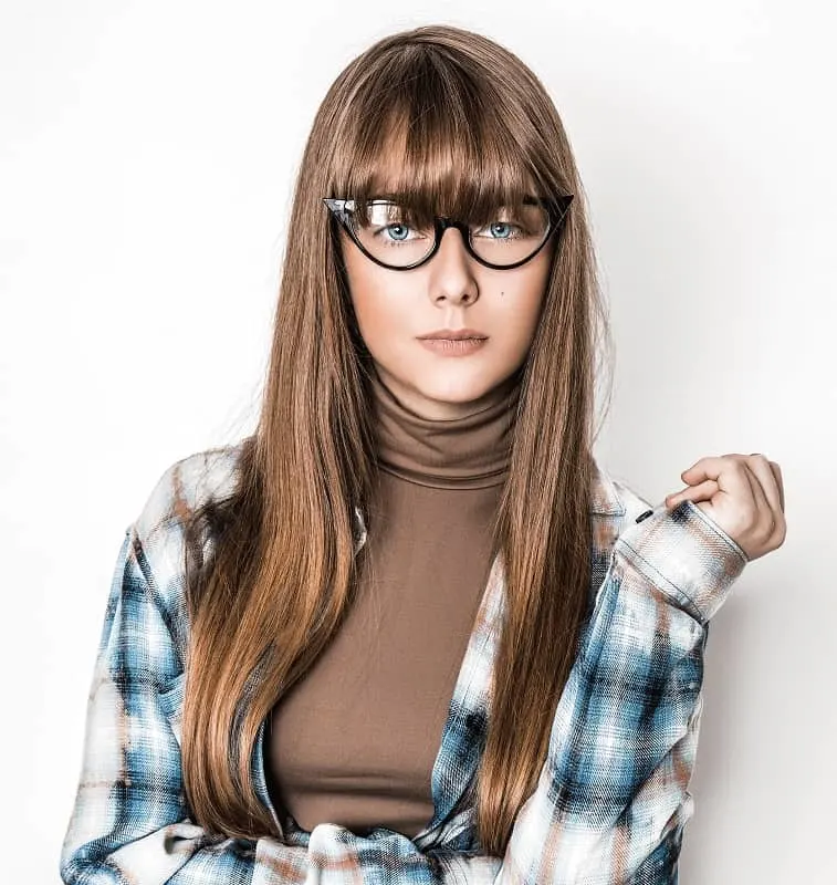 bangs for oval face with glasses