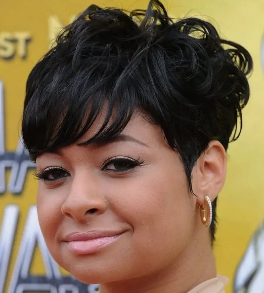 short choppy bangs for round faced women