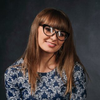 bangs for round faces with glasses