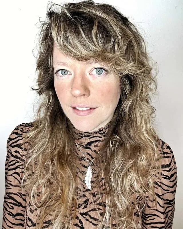 beach wavy hair with bangs