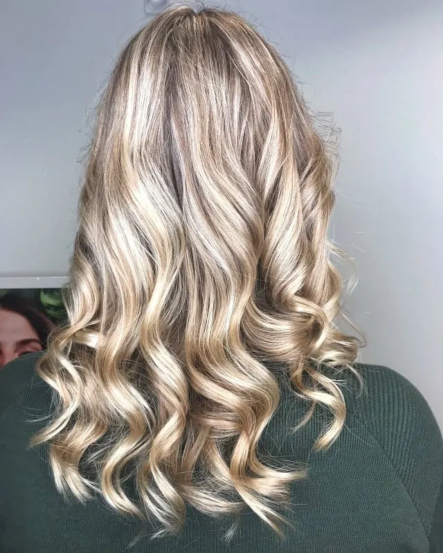 beige blonde hair with lowlights