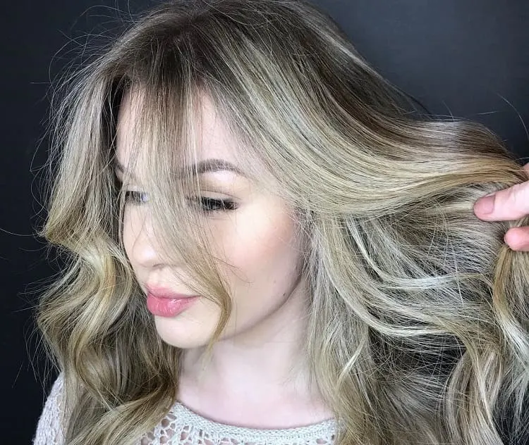 beige blonde hairstyle for women