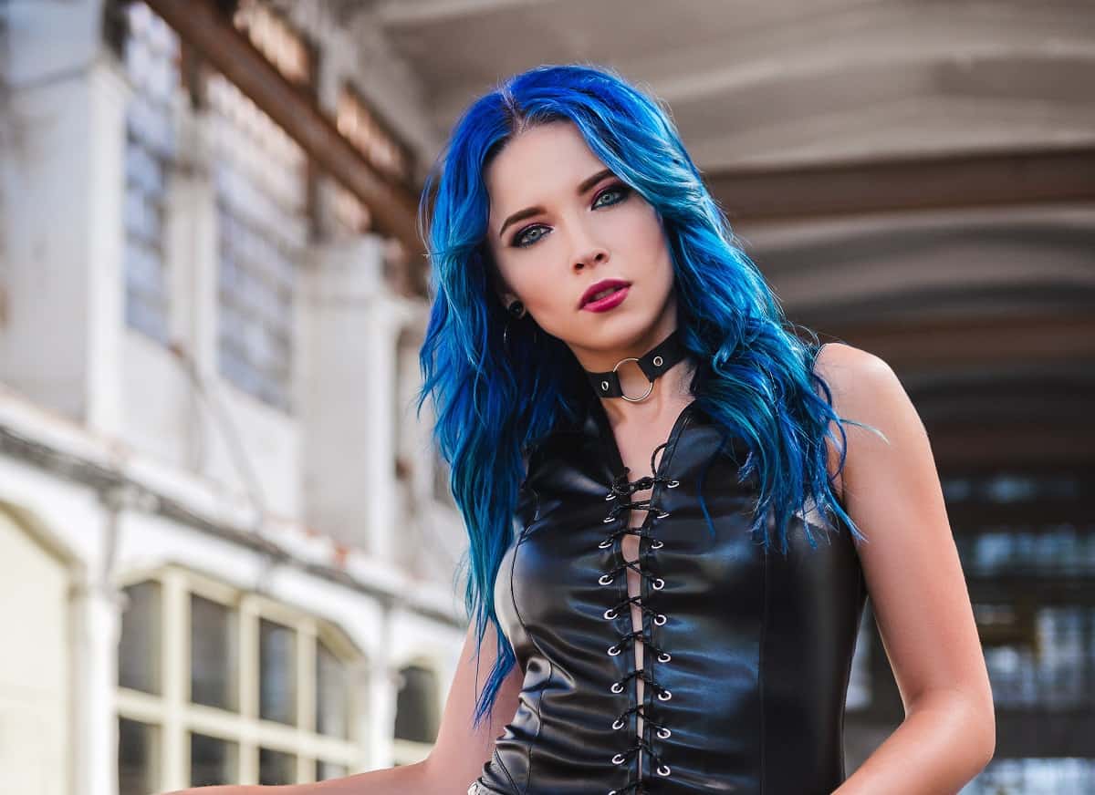 Best blue. Анастасия Blue haired. Анастасия лукавая Blue haired. Синие волосы с желтой жилеткой. Blue haired girl in Leather.