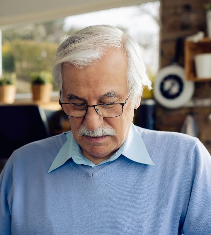 best haircut for older men with balding crown