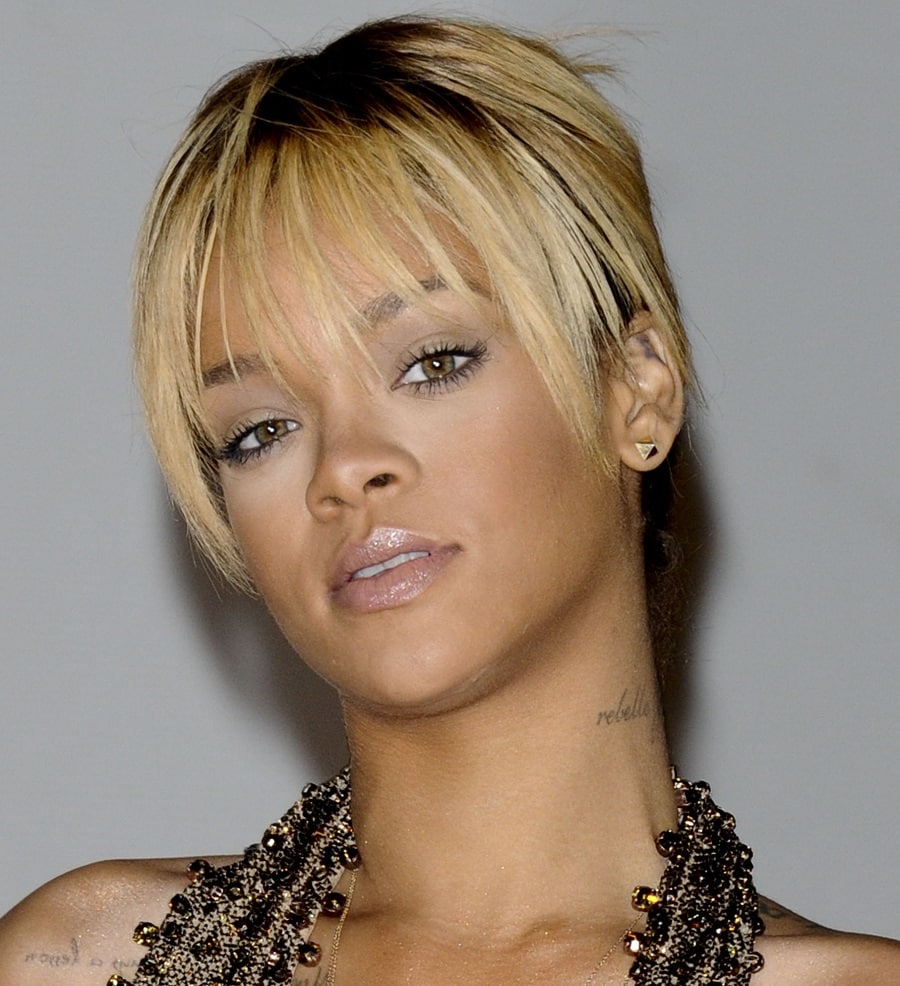 black celebrity with blonde hair-Rihanna