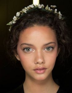 Black Hairstyles for Green Eyes: 12 Rarest Combo
