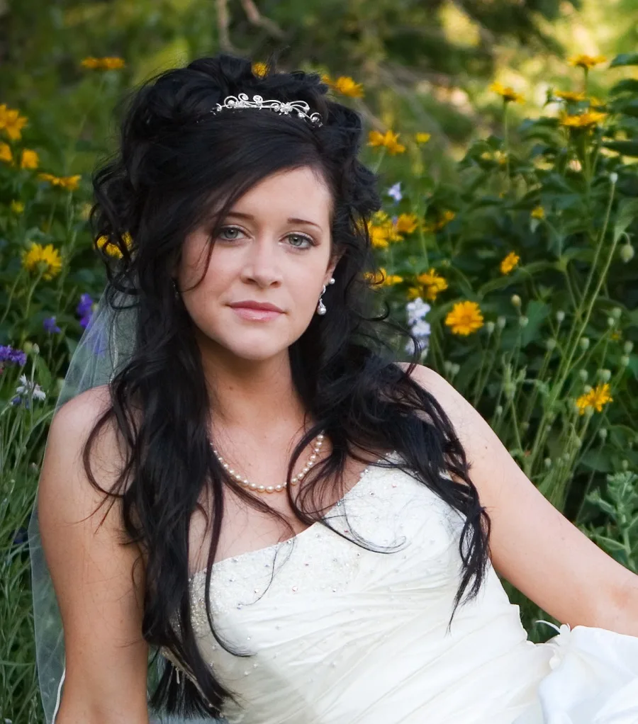 black wedding hairstyle for blue eyes