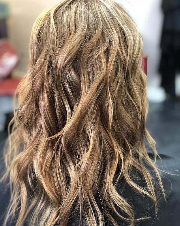 blonde beachy waves with lowlights