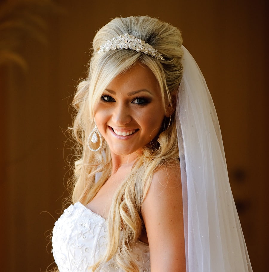 blonde brides with tiara and veil