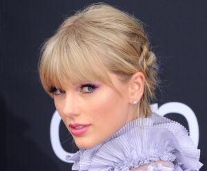 31 Iconic Celebrities Flaunting Blonde Hair and Blue Eyes