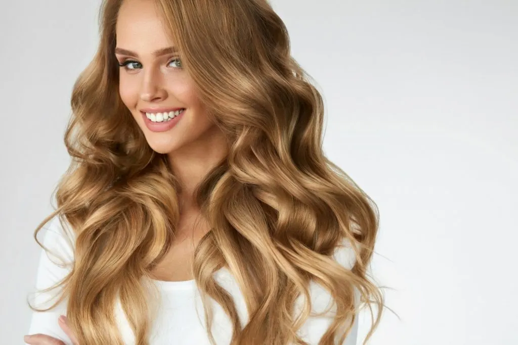 Warm blonde hair color idea for women 