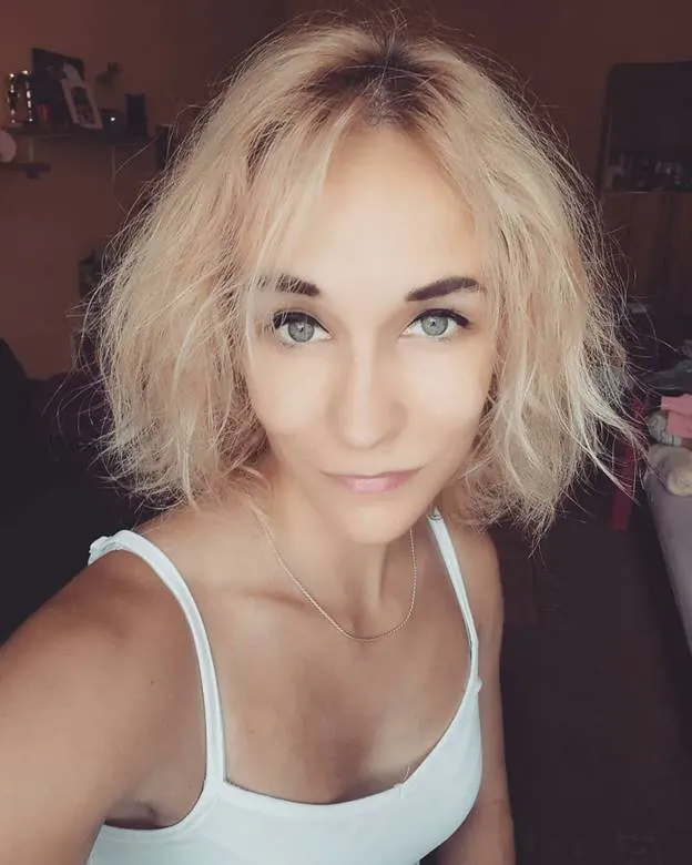 shaggy blonde bob with green eyes