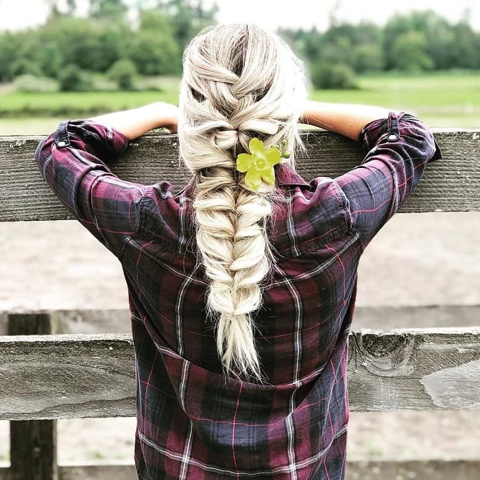 blonde hairstyle for cowgirl