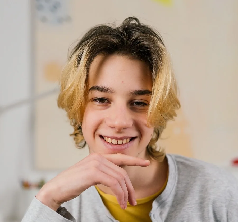 blonde hairstyle for teen boys