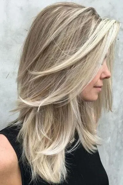 blonde layered haircut on medium hair