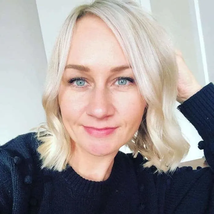 wavy blonde bob