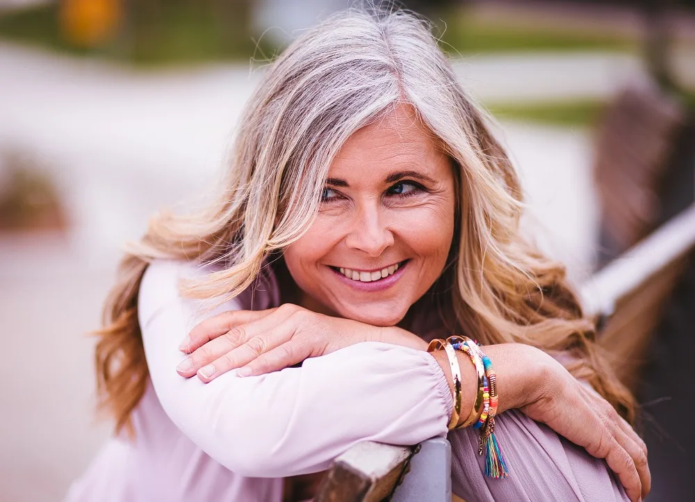 Blondes go grey or white?