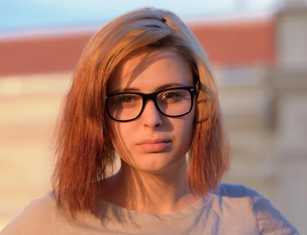 bob for round face women with thick hair and glasses