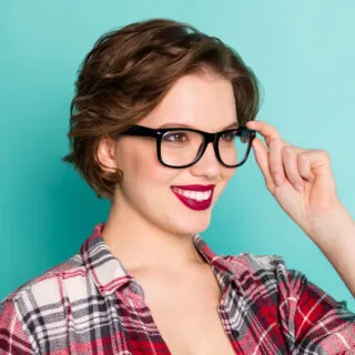 bobs for oval face with glasses