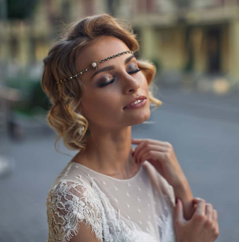 bridal hairstyle for heart shaped face