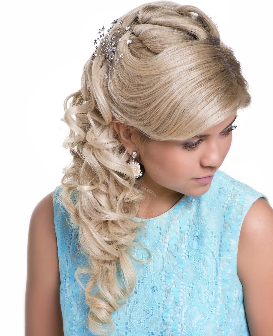 bridesmaid hairstyle with long blonde hair