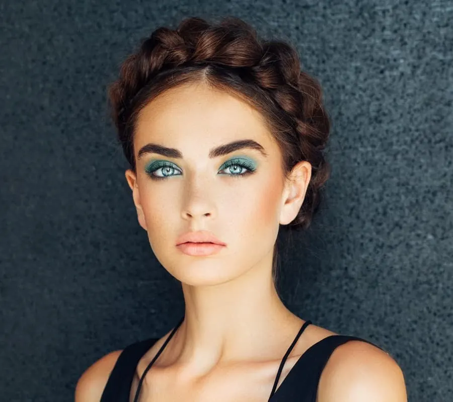 31 Hottest Brown Hair Ideas for Women With Blue Eyes