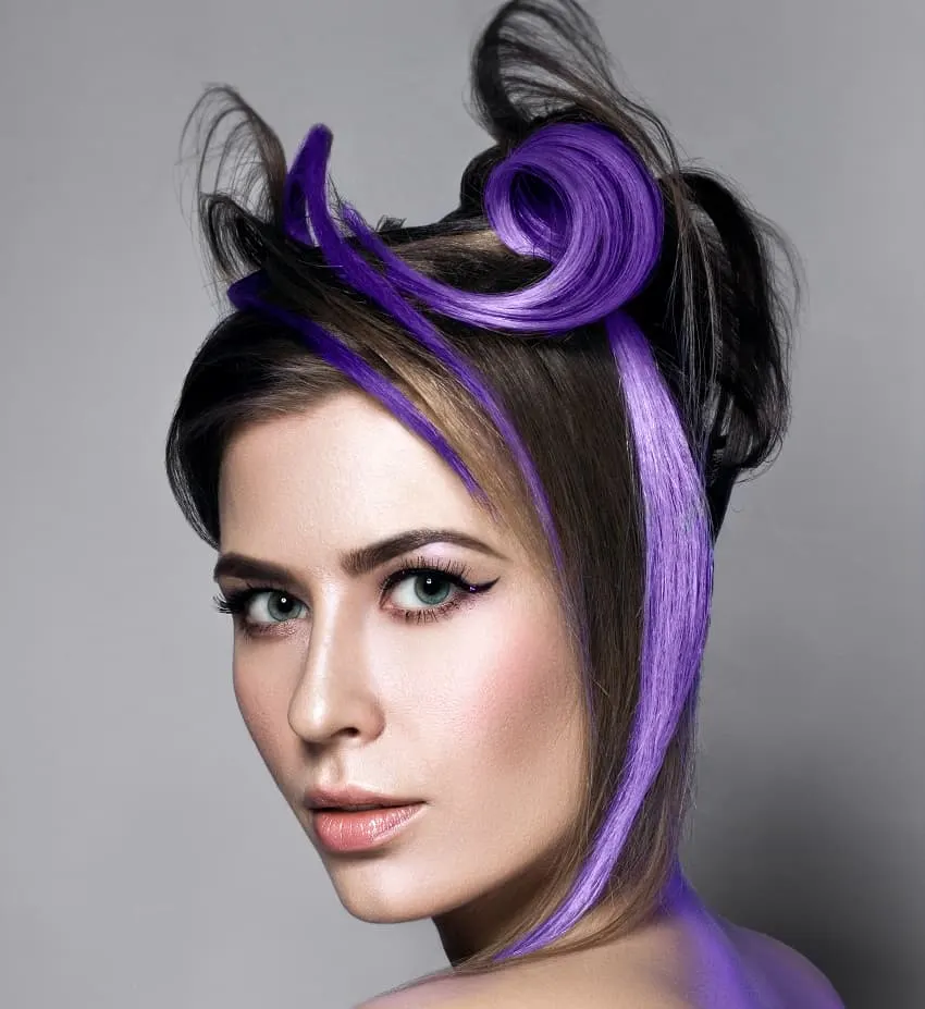 brown hairdo with purple highlights