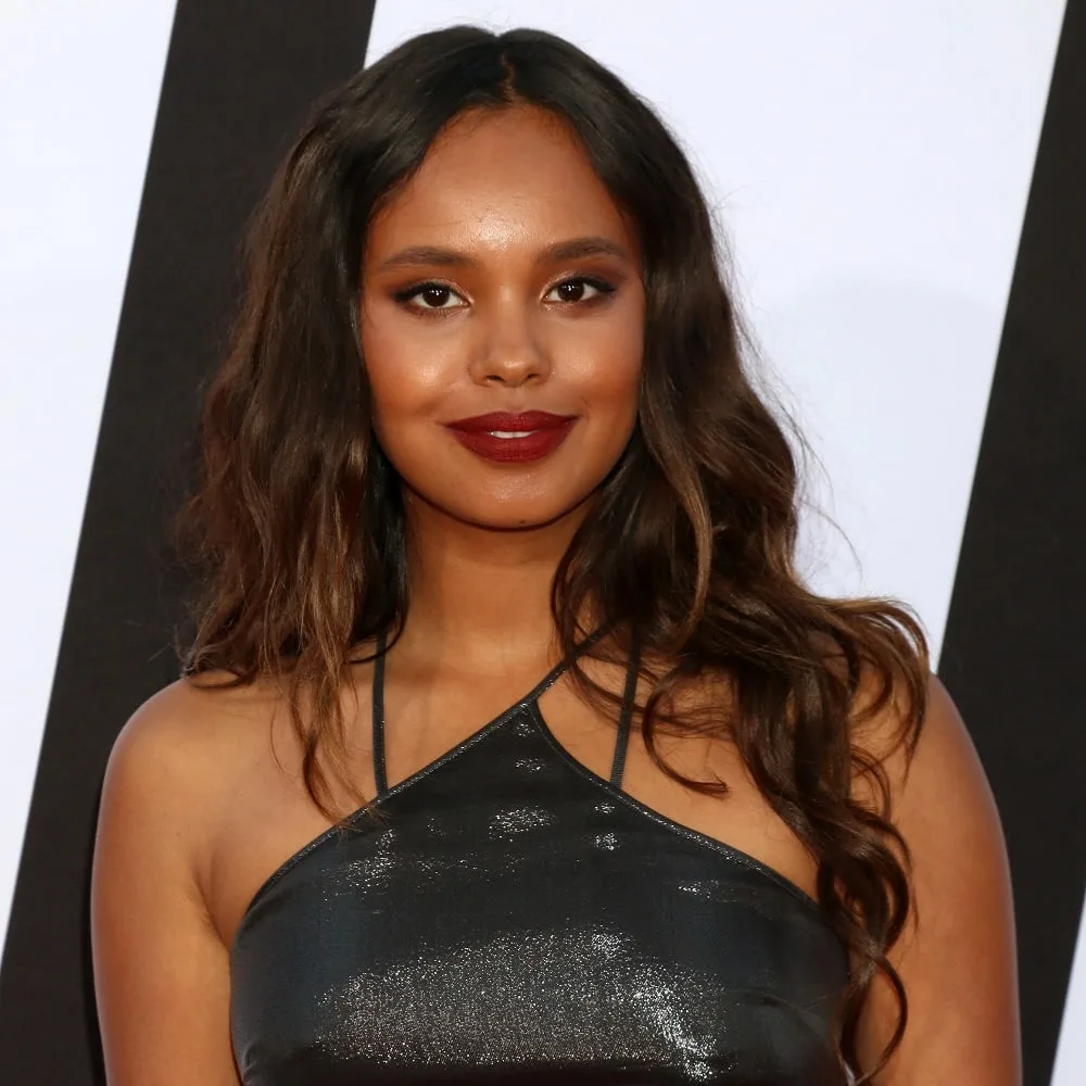 brunette actresses Under 30 - Alisha Boe