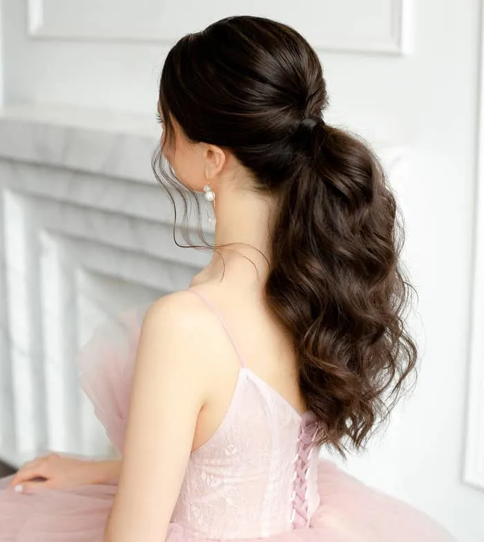 brunette ponytail