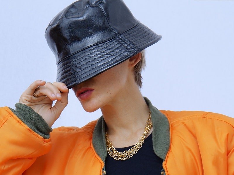 bucket hat for woman with short hair