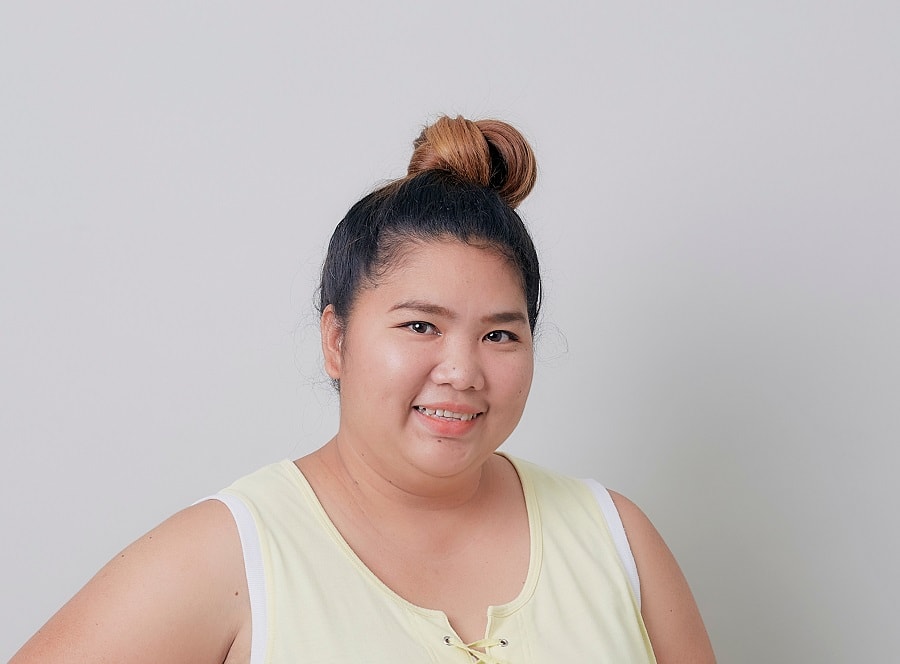 bun hairstyle for fat faces and double chins
