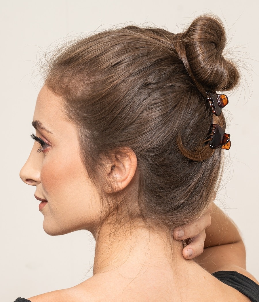 bun hairstyle with claw clip